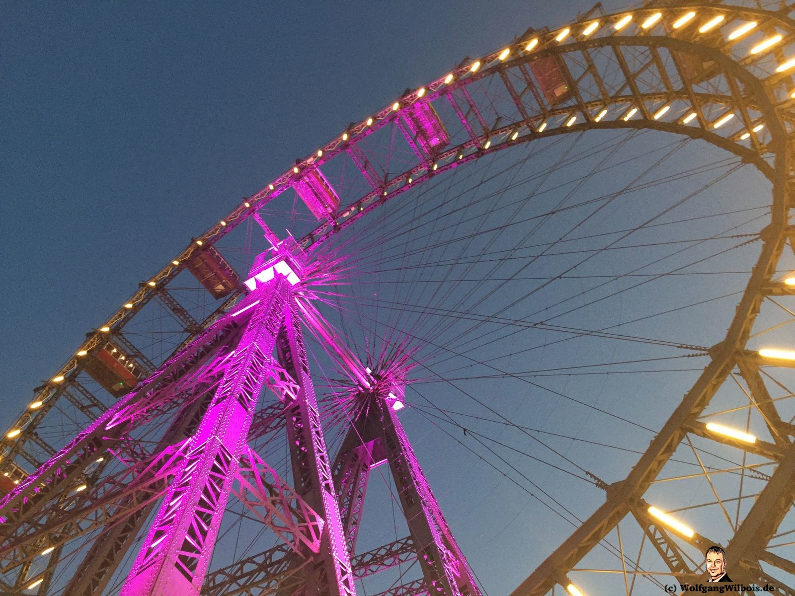 Wien Riesenrad Nacht beleuchtet