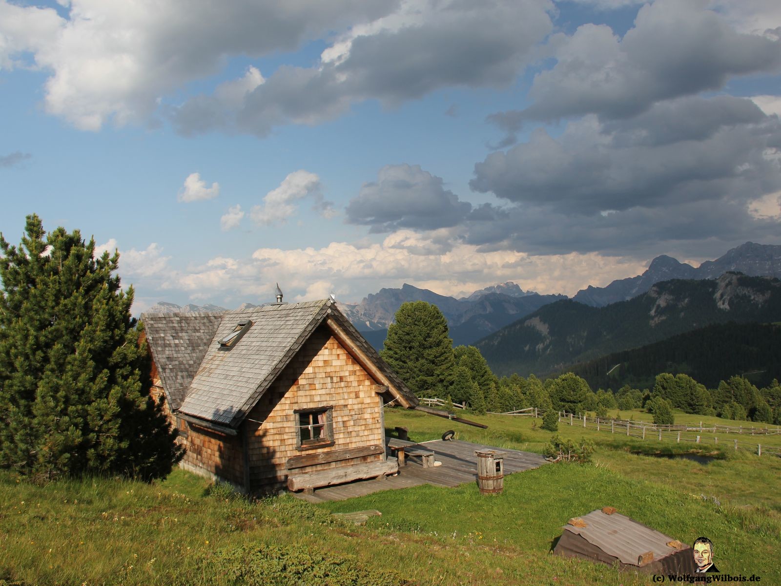 Costaces Huette Wuerzjoch seitlich