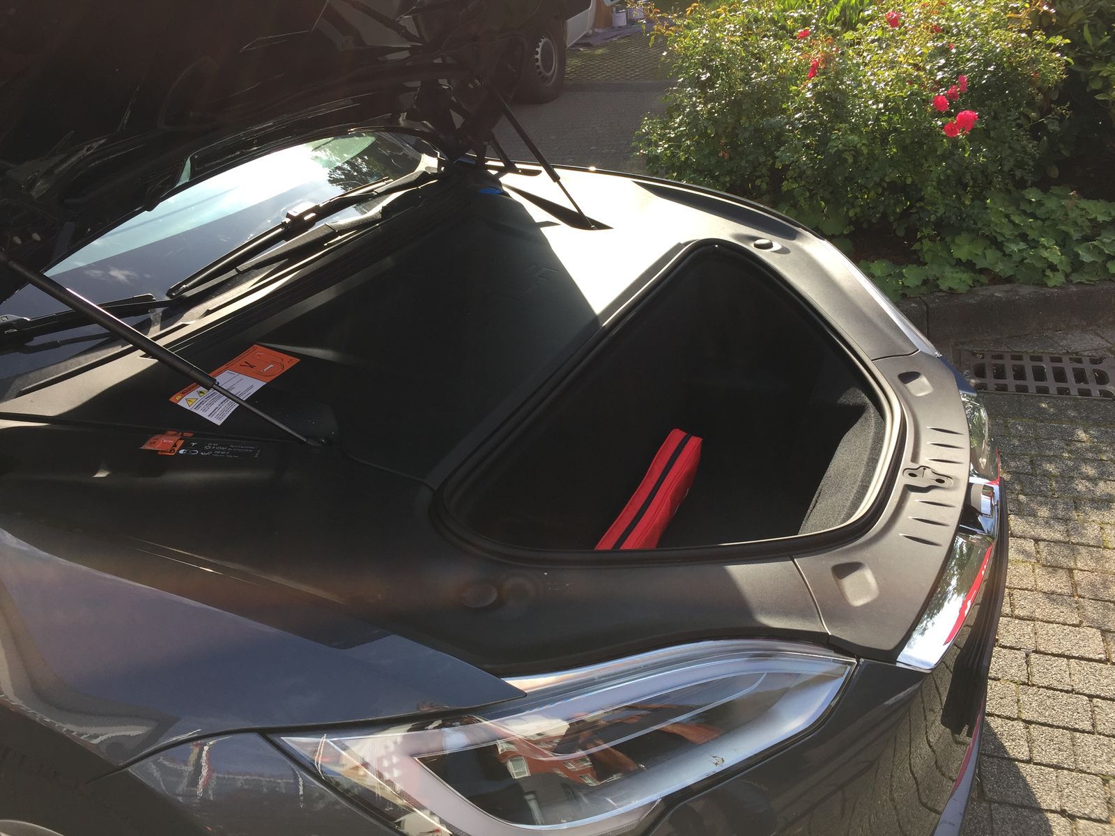 Tesla Model S P100D Kofferraum vorne