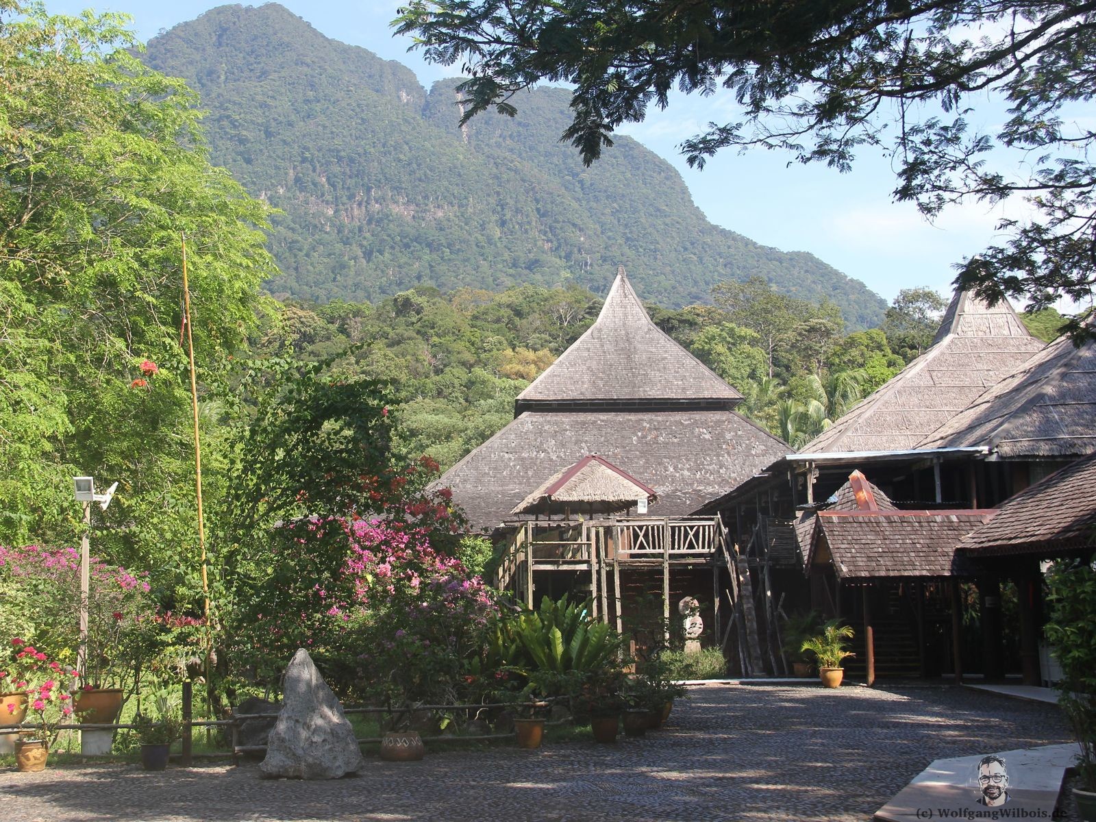 Backpacking Borneo Sawarak Cultural Village