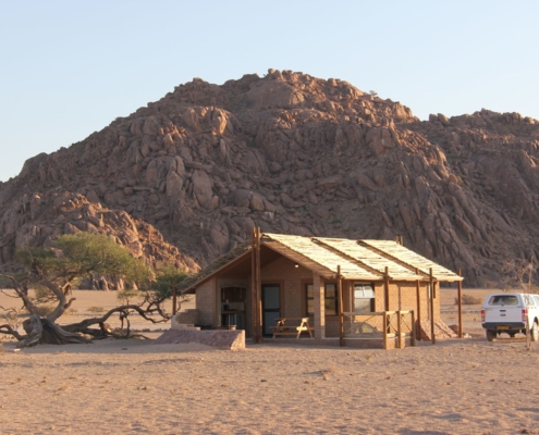 Namibia Tag 02 Desert Camp Haus